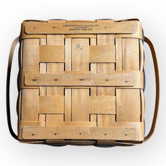 Longaberger 1998 12" x 12" Cake Basket W/ Protector & Wooden Lid - Picture 9 of 15